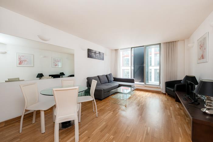 1 bed property in Saffron Hill, London